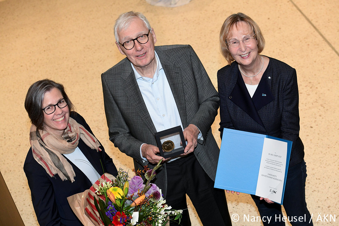Ehrenplakette der niedersächsischen Ärzteschaft für Dr. Gisbert Voigt